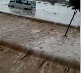 بالفيديو.. غرق ميكروباص بطريق بلبيس - العاشر من رمضان والركاب تستغيث 1