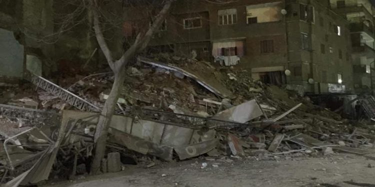عاجل.. انهيار منزل بمنطقة شارع خليل عويضه بالقليوبية (فيديو) 1