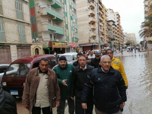 محافظ الإسكندرية يتفقد رفع تجمعات مياه الأمطار.. صور 4