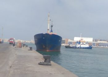 نشاط في حركة السفن والشاحنات والبضائع  بمينائي الاسكندريه والدخيلة بعد تحسن الجو 2