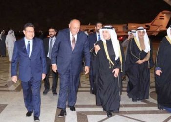 وزير الخارجية سامح شكري في زيارته للكويت