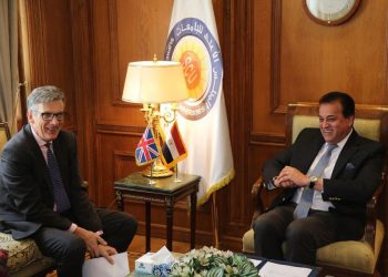 وزير التعليم العالي يستقبل السفير البريطاني لبحث دعم التعاون العلمي 1