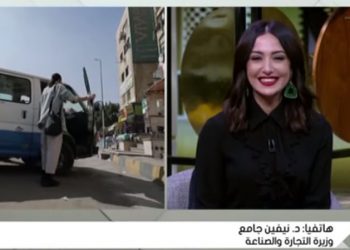 بالفيديو.. السيسي يهدي "ميكروباص" لـ رانيا محمد سائقة الميكروباص 1