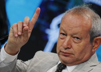 Egyptian billionaire Naguib Sawiris, chairman of Orascom TMT Holding, speaks during the Egypt Economic Development Conference (EEDC) in Sharm el-Sheikh, in the South Sinai governorate, south of Cairo, March 14, 2015. Sawiris, one of Egypt's top businessmen, said on Saturday the country needs to fire inefficient civil servants in order to attract investment and strengthen the economy. REUTERS/Amr Abdallah Dalsh  (EGYPT - Tags: BUSINESS POLITICS) - RTR4TC81