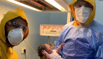 فريق طبي بالغردقة ينجح في اجراء عملية ولادة قيصرية لسيدة مصابة بـ كورونا 1