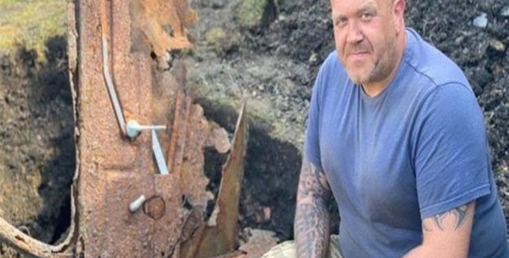 فيروس كورونا: بريطاني يعثر على سيارة مدفونة في حديقة منزله أثناء الإغلاق 1