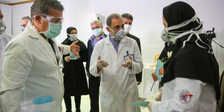 مستشار المرشد الإيراني للشؤون الدولية يتعافى من فيروس كورونا
