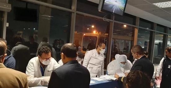 بعد واقعة مطار القاهرة.. تحويل رحلة العالقين بأمريكا لـ مطار مرسى علم بسبب كورونا 1
