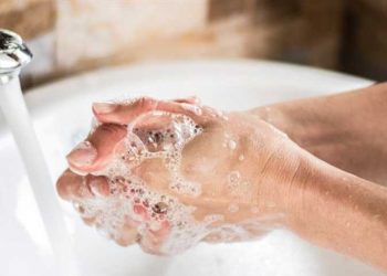 غسل اليدين دون تجفيفهما يزيد من فرص الإصابة بـ«كورونا».. ما الأسباب؟ 1