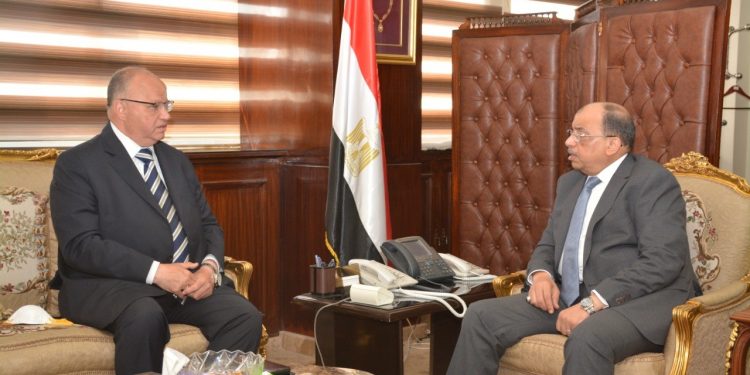 وزير التنمية المحلية يبحث مع محافظ القاهرة ازالة مخالفات البناء