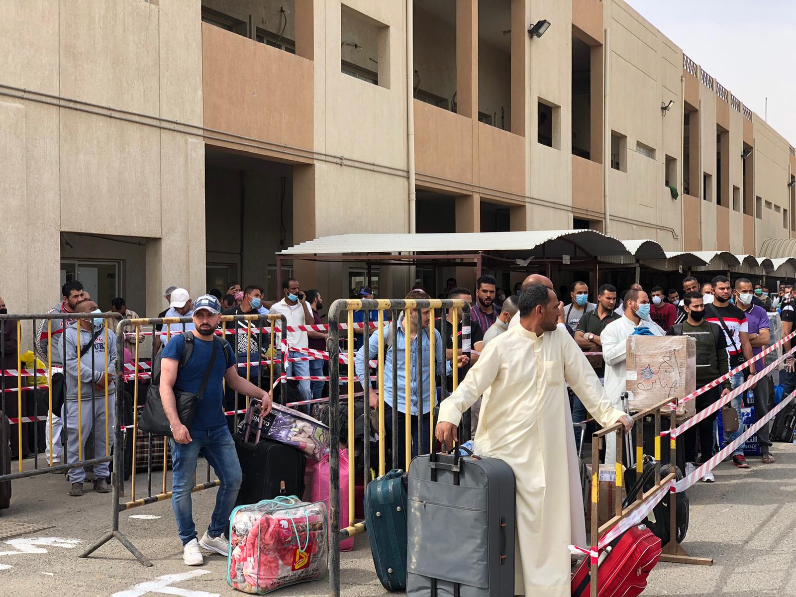 استقبال المصريين مخالفي الإقامة بالكويت اعتباراً من اليوم 3