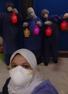 ابطال مستشفى العزل بالعجمى يحتفلون بشهر رمضان مع المرضي
