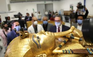 بالصور.. وزير السياحة والآثار يتفقد المتحف المصري الكبير بميدان الرماية 4