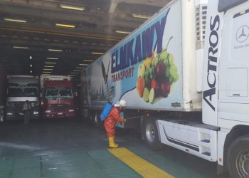 وزير النقل يتابع حركة تداول الشاحنات والبضائع بموانئ البحر الأحمر