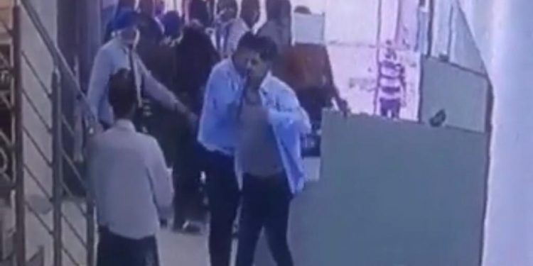 رئيس الزمالك ينشر فيديو لـ اعتداء عبد الناصر زيدان على امن واطباء مستشفى بدر بالدقي 1
