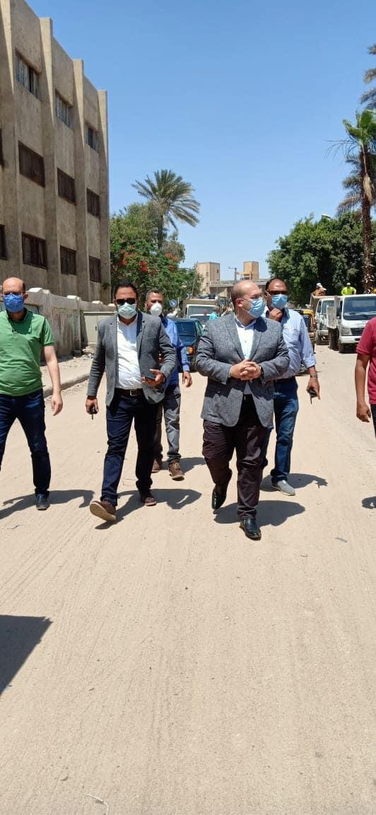نائب محافظ الجيزة يقود حملة مكبرة لرفع الاشغالات وتطهير وتعقيم شوارع أبو النمرس 2