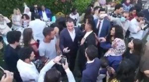 محمد رمضان يضرب بقرارات الحكومة عرض الحائط ويقيم حفل زفاف شقيقته.. فيديو 2