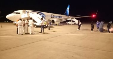 وصول 305 مصريا عالقا بالإمارات إلي مطار القاهرة 1