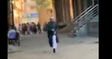 هروب إمام مسجد بعد ضبطه يؤم المواطنين في صلاة العيد.. فيديو 1