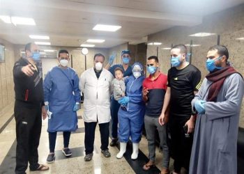  خروج 3 حالات من العزل بالإسكندرية بعد شفاءهم من كورونا 1