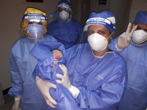 مع أذان المغرب..ولادة طفلان لمصابتين بفيروس كورونا بمستشفى العجوزة للعزل (صور) 3
