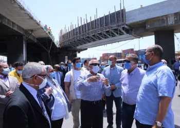 وزير النقل يتفقد عدد من المشروعات بميناء الإسكندرية 3