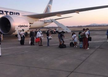 بالصور.. عودة 245 من العالقين بالإمارات إلي مطار مرسى علم 2