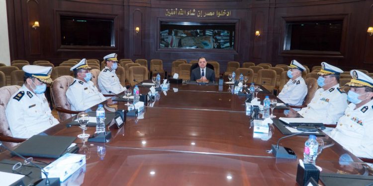 وزير الداخلية يعقد اجتماعًا مع مساعديه ومديري الأمن عبر الفيديو كونفرانس 1