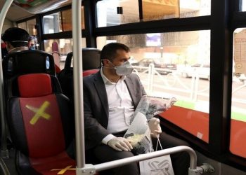 إيران تلزم المواطنين بارتداء الكمامات في وسائل النقل العام 1