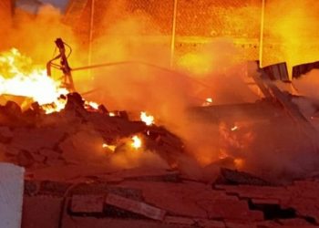 حريق هائل في محل زيوت بشارع البحر الأعظم.. والدفع بـ 8 سيارات إطفاء 3