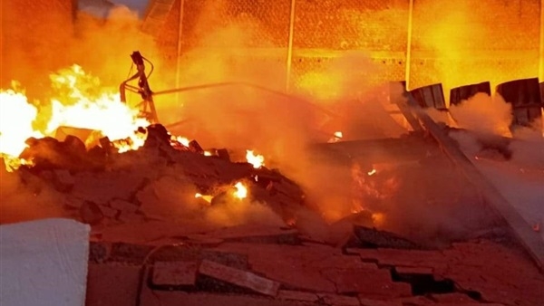 حريق هائل في محل زيوت بشارع البحر الأعظم.. والدفع بـ 8 سيارات إطفاء 1