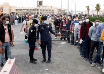إستمرار نقل المصريين مخالفي الإقامة بالكويت إلى القاهرة أثناء الحظر المقرر 1