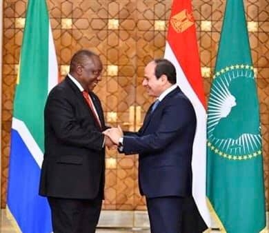  الرئيس يبحث هاتفياً مع رئيس جنوب افريقيا جهود مكافحة كورونا بالقارة الافريقية 1