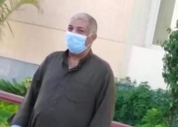 وسط حالة من الفرح.. عامل بمصنع سكر بسوهاج يغادر مستشفى العزل في إسنا 4