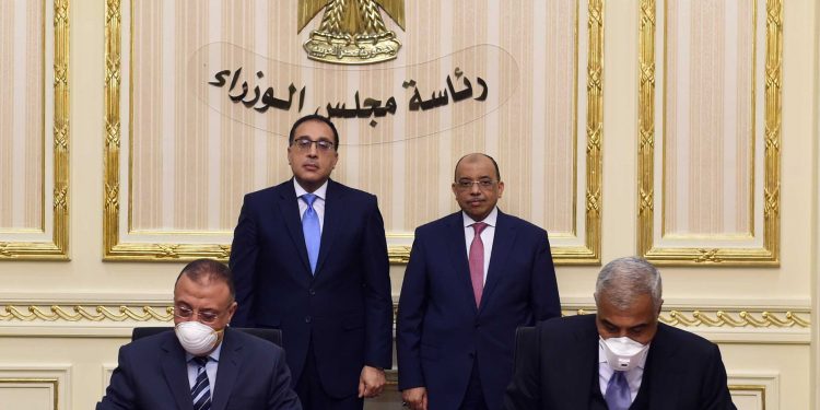 مدبولي يشهد توقيع عقد تسوية النزاع بين محافظة الاسكندرية ومجموعة طلعت مصطفي