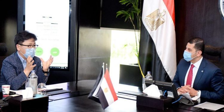 رئيس هيئة الاستثمار يلتقي رئيس مجلس إدارة سامسونج مصر