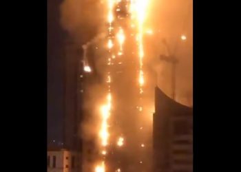 إندلاع حريق هائل في برج سكني مكون من 50 طابقاً "فيديو" 2