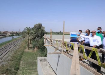 وزير النقل يتابع أعمال تنفيذ محور سمالوط على النيل بمحافظة المنيا