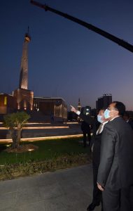 في أبهى صورة.. مدبولي يتفقد المرحلة النهائية لـ إضاءة ميدان التحرير ( صور ) 6