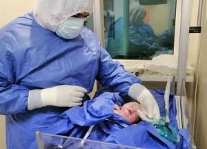 أول ولادة قيصرية لمصابة بـ«كورونا» بمستشفى الإسماعيلية العام (صور) 3