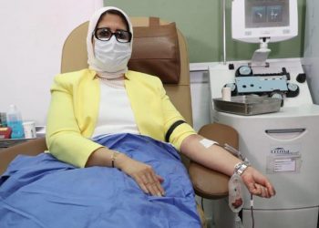 وزيرة الصحة تتبرع بالدم.. وتوجه الشكر لكل من تبرع بعد تفعيل حملة الوزارة 2
