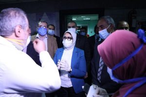 وزيرة الصحة توجه بزيادة عدد أسرة الرعاية المركزة وأجهزة التنفس الصناعي بجميع مستشفيات القاهرة (صور) 2