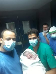 ولادة قيصرية ناجحة لـ مريضة بفيروس كورونا في مستشفى دمنهور 2
