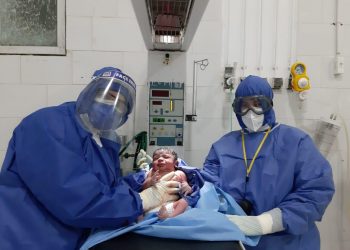 سيدة تتعافى من كورونا عقب ولادتها طفل داخل مستشفى عزل الشرقية (صور) 1