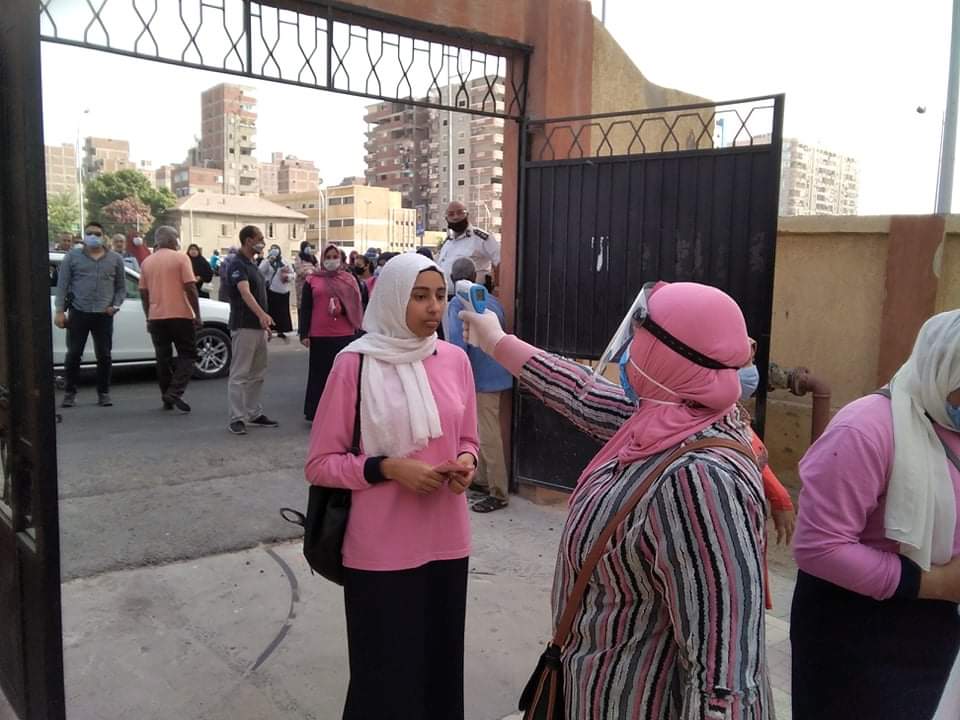 بالصور.. إجراءات احترازية على لجان امتحانات الثانوية العامة بالإسكندرية قبل دخول الطلاب 3