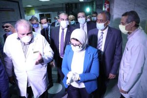 وزيرة الصحة توجه بزيادة عدد أسرة الرعاية المركزة وأجهزة التنفس الصناعي بجميع مستشفيات القاهرة (صور) 7