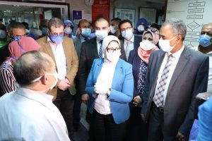 وزيرة الصحة توجه بزيادة عدد أسرة الرعاية المركزة وأجهزة التنفس الصناعي بجميع مستشفيات القاهرة (صور) 4