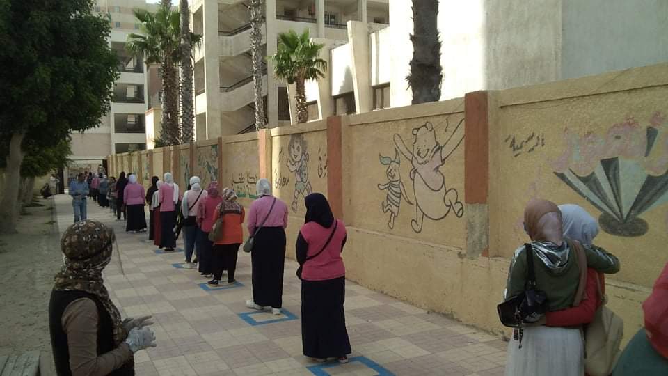 بالصور.. إجراءات احترازية على لجان امتحانات الثانوية العامة بالإسكندرية قبل دخول الطلاب 5