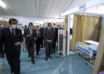 رئيس الوزراء يتفقد مستشفى عين شمس الجامعي