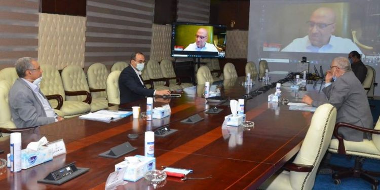 وزير الإسكان الدكتور عصام الجزار في اجتماع عبر الفيديو